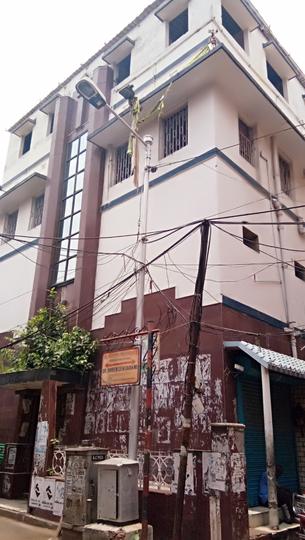 Commercial image of 10000.0 Sq.ft pre-leased Ready to use Office Space for sale in Maniktala for 37000000