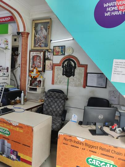 Commercial image of 1800.0 Sq.ft   Showroom for rent in Kalkaji for 90000