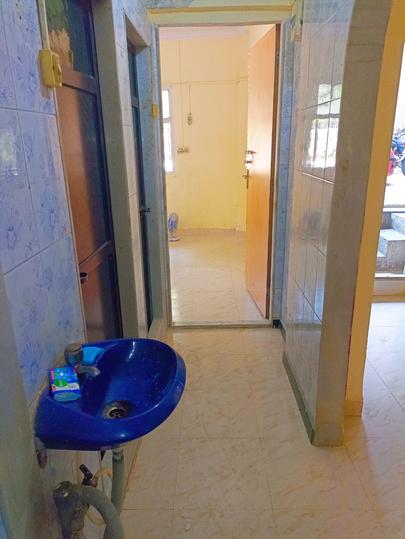 Commercial image of 400.0 Sq.ft  Ready to use Office Space for rent in Malad West for 27000