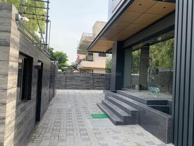 Commercial image of 660.0 Sq.ft pre-leased Ready to use Office Space for sale in Sector 57 for 165000000