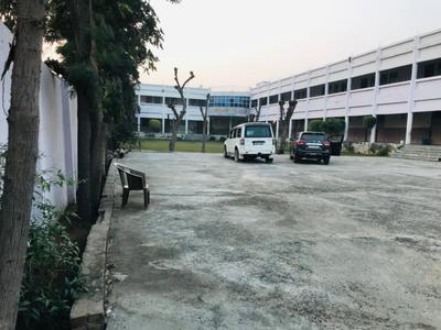 Commercial image of 1500.0 Sq.ft Showroom for rent in Dhouj for 250000