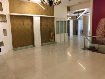 Commercial image of 5000.0 Sq.ft   Showroom for rent in Santacruz West for 1500000