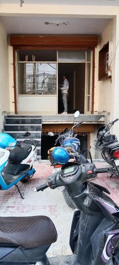 Commercial image of 850.0 Sq.ft Showroom for rent in Mahavir Enclave for 50000