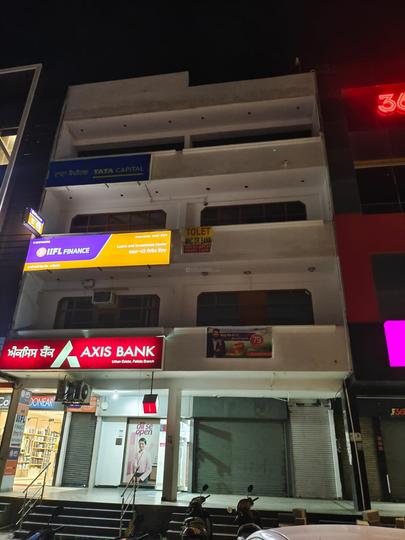 Commercial image of 1300.0 Sq.ft   Showroom for rent in Urban Estate for 70000