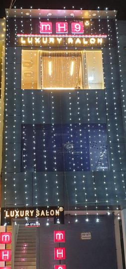 Commercial image of 680.0 Sq.ft   Showroom for rent in Urban Estate for 35000