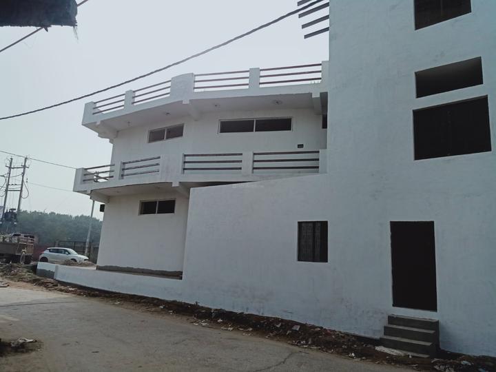 Commercial image of 1700.0 Sq.ft   Showroom for rent in Zeta I for 50000