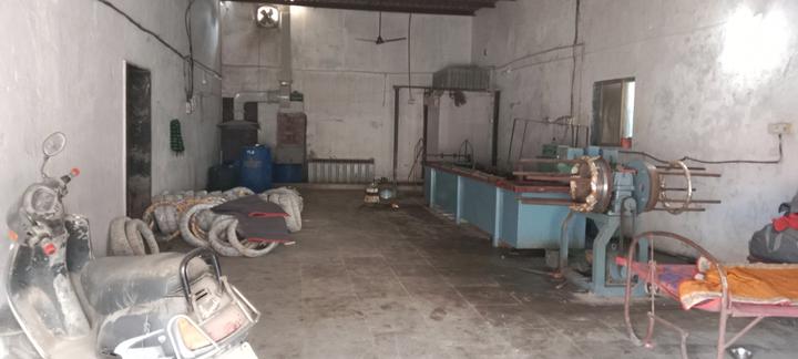 Commercial image of 1800.0 Sq.ft Showroom for rent in Kandivali East for 60000