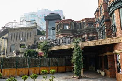 Commercial image of 600.0 Sq.ft Shop for sale in Sector 67 for 42000000