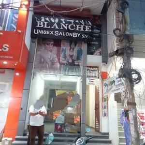 Commercial image of 800.0 Sq.ft Shop for rent in Dwarka Mor for 30000