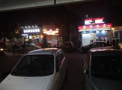 Outside View image of 150.0 Sq.ft Shop for rent in Karol Bagh for 35000