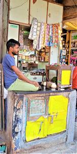 Commercial image of 150.0 Sq.ft   Shop for rent in Byculla for 18000