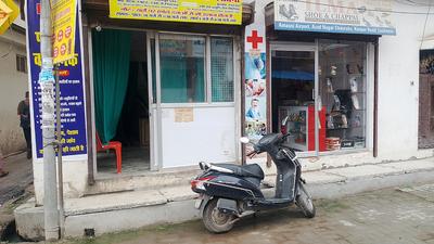Entrance image of 200.0 Sq.ft   Shop for rent in Pandit Khera for 5500