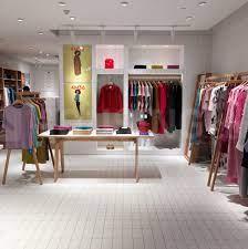 Commercial image of 900.0 Sq.ft Showroom for rent in Bandra West for 350000