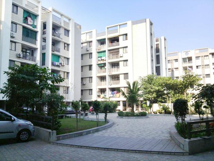 Gallery Cover Pic of Avalon Courtyard 1