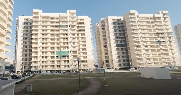 Gallery Cover Pic of Golf View Apartments