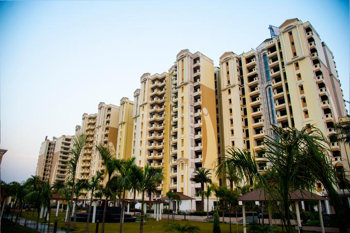 Gallery Cover Pic of Rustle Court