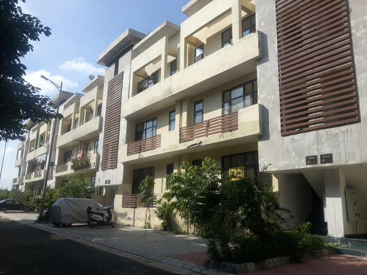 Aditya White Cottage - Image 1