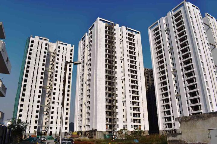 Jaypee Kensington Park Apartments - Image 1