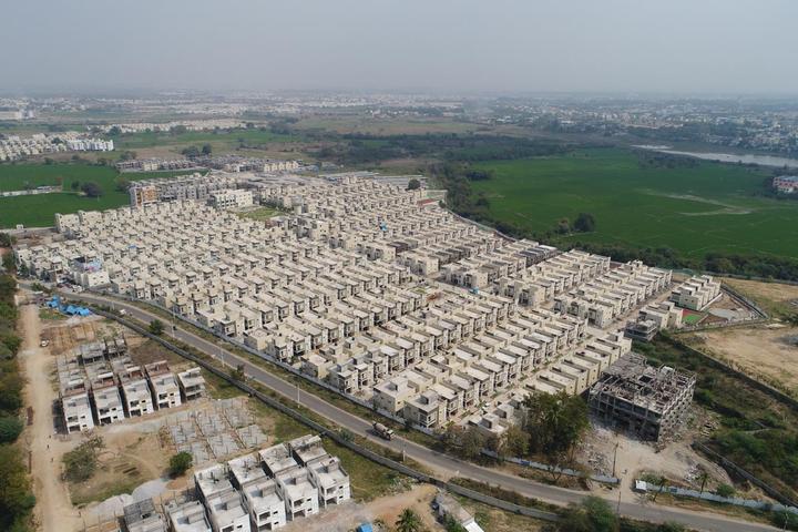 Gallery Cover Pic of APR Praveens Luxuria