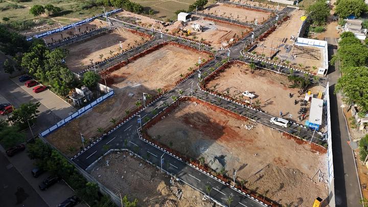 Gallery Cover Pic of G Square South Crown
