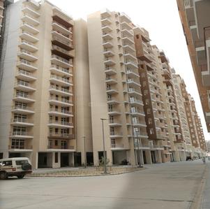 3 BHK Semi Furnished Flat