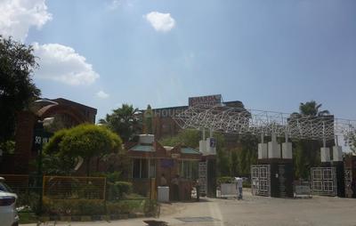 Knowledge Park 3 Hospitals/Clinics 1