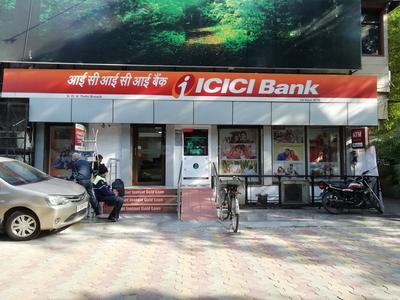 Hauz Khas Banks 1