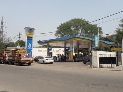 Malka Ganj Petrol Pumps 1