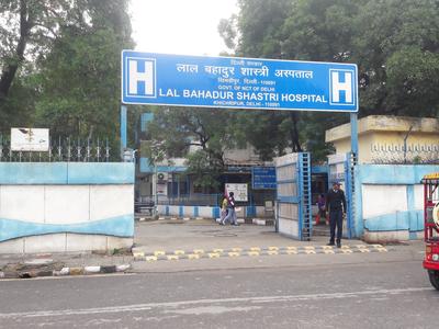 Mayur Vihar Hospitals/Clinics 1